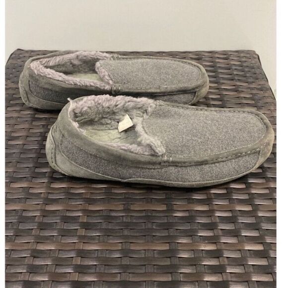 UGGs moccasin Men’s size 12 - Picture 1 of 8